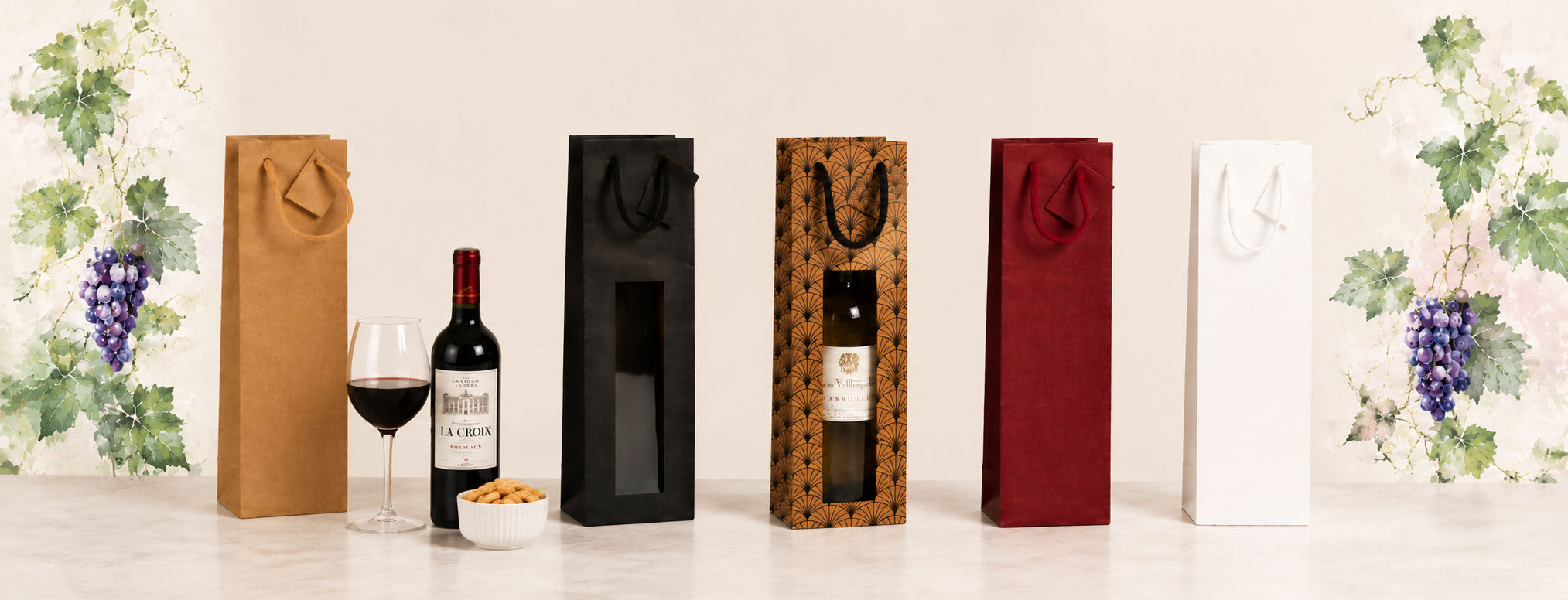 Sacs bouteilles en papier kraft recyclé avec poignées cordelières, avec ou sans fenêtre, disponibles du format demi-bouteille au Jéroboam et en plusieurs coloris.